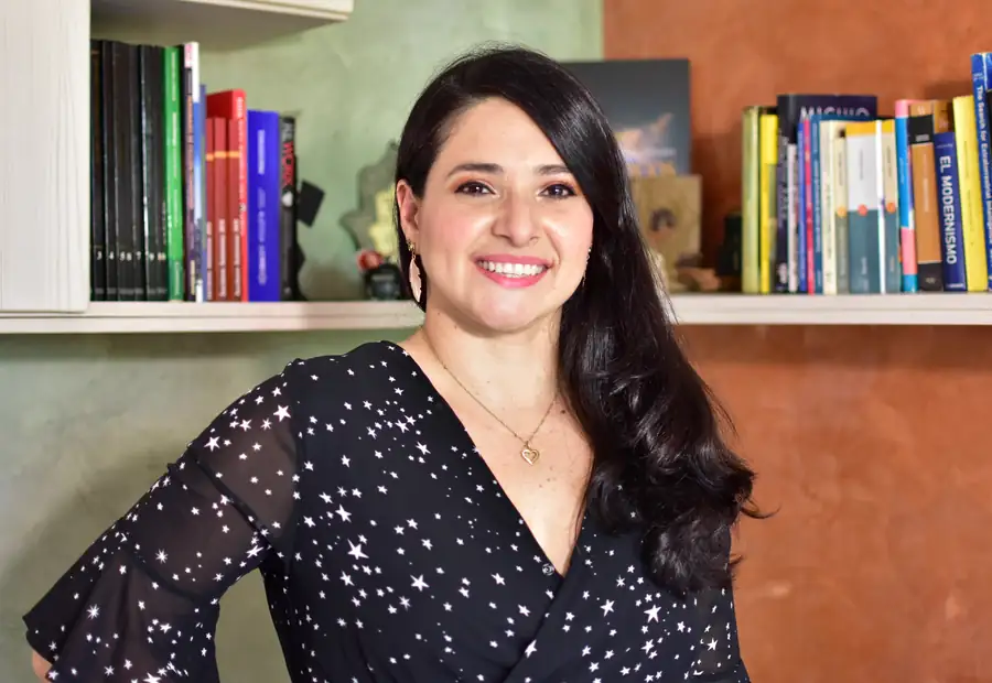 Diana Carolina Pantoja Muñoz en su consultorio de desarrollo organizacional y psicología del trabajo