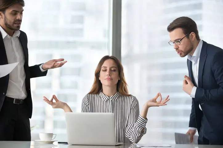 Mindfulness en el trabajo: Una técnica efectiva para la autorregulación del estrés